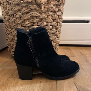 Sketchers ladies black suede booties. Memory foam size 8